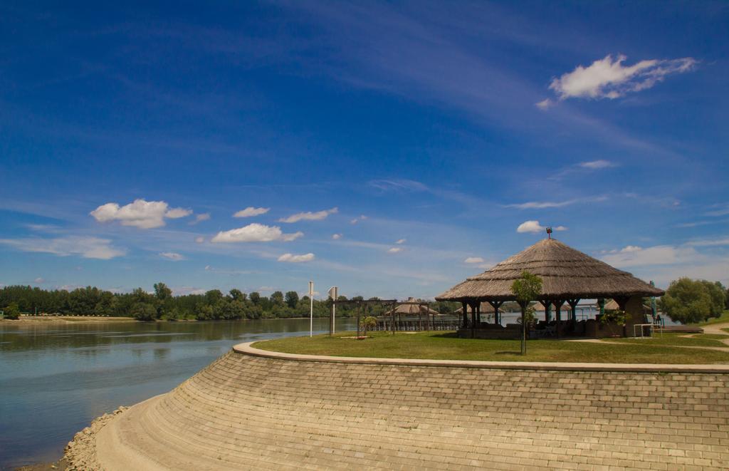 Hotel Dunav Ilok Exterior foto